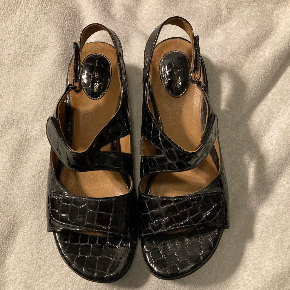 Clarks black croc sandals, 9.5M